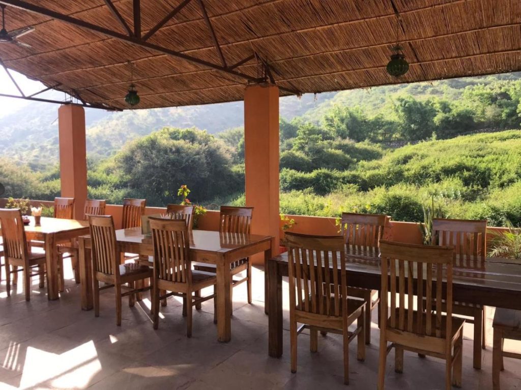 hotel-krishna-ranch-dineing